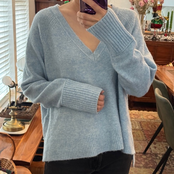J. Crew V- Neck sweater in supersoft yarn Size L heather blue - Picture 6 of 11